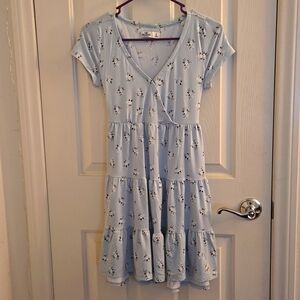 Hollister Summer Dress. Size Small. Light Green color with flowers.
